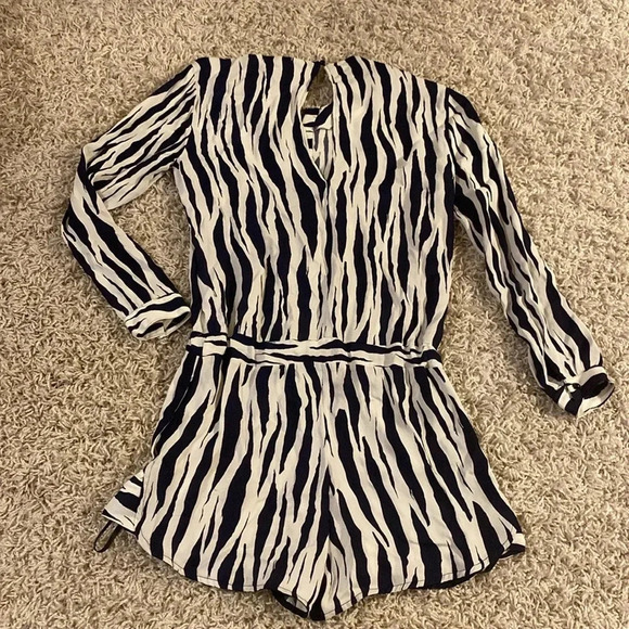 Karina Grimaldi romper size medium - Picture 5 of 5